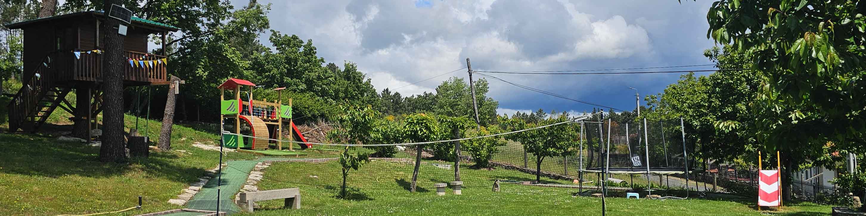Casa rural Ferrador con parque infantil para niños en la ribiera sacra